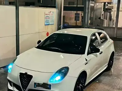 Usata Alfa Romeo Giulietta 170 CV (125 kW) 2011 Bianco Utilitaria