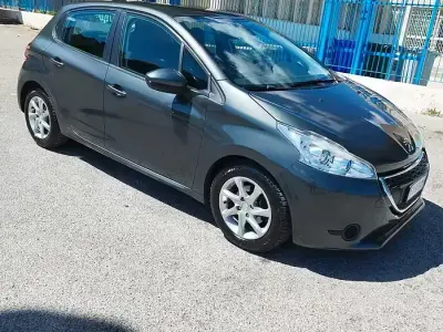 Usata Peugeot 208 92 CV (67 kW) 2014 Giallo Utilitaria