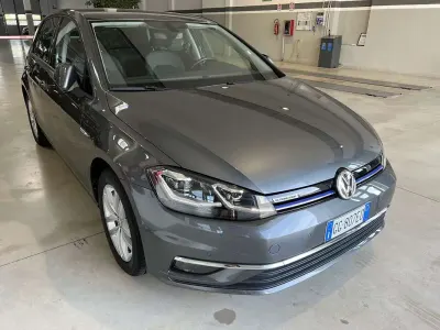 Usata VW Golf VIII Executive 131 CV (96 kW) 2020 Grigio Berlina
