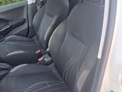 Bianco Usata 2014 Peugeot 208 Utilitaria | 6500 € (Buon prezzo)