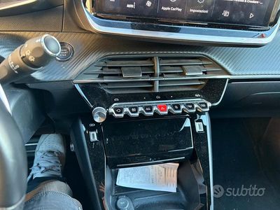 Usata Peugeot 2008 GT 131 CV (96 kW) 2023 Grigio SUV