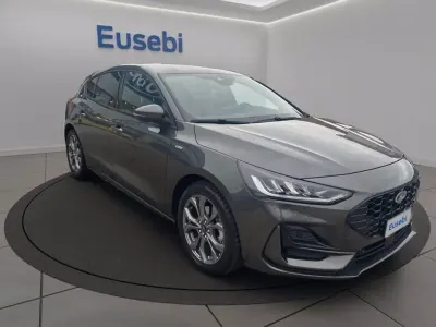 Usata Ford Focus ST-Line 125 CV (91 kW) 2023 Grigio scuro Berlina
