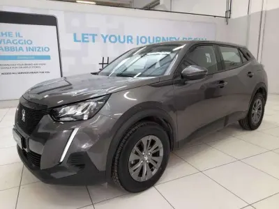 Usata Peugeot 2008 Active 131 CV (96 kW) 2020 Grigio platinum SUV