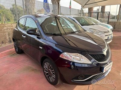 Usata Lancia Ypsilon Silver 69 CV (50 kW) 2017 Viola Utilitaria