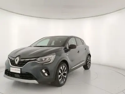 Usata Renault Captur Techno 101 CV (74 kW) 2023 Blu SUV