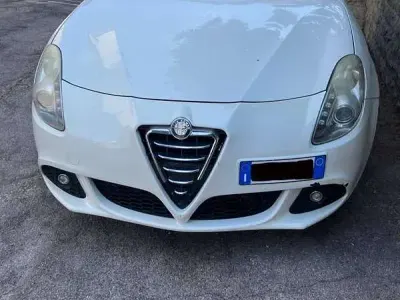 Usata Alfa Romeo Giulietta Distinctive 140 CV (102 kW) 2011 Bianco Utilitaria