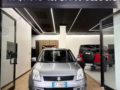 Usata Suzuki Swift GLX 92 CV (67 kW) 2005 Grigio Utilitaria