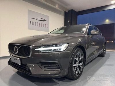 Usata Volvo V60 Core 197 CV (144 kW) 2023 Grigio scuro Station wagon