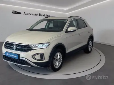 Usata VW T-Roc Life 150 CV (110 kW) 2023 Grigio SUV
