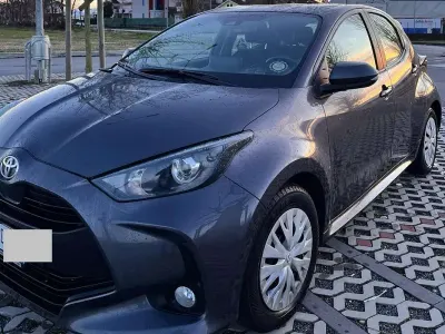 Gebraucht Toyota Yaris Active 72 PS (52 kW) 2022 Grau Kleinwagen