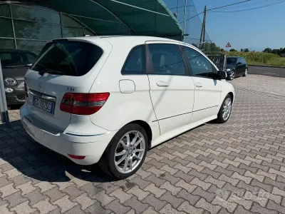 Usata Mercedes B200 Executive 140 CV (102 kW) 2011 Bianco Utilitaria
