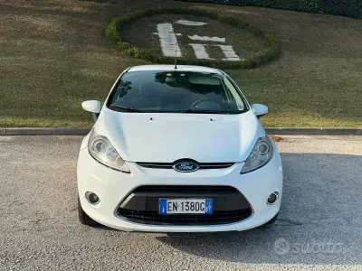 Usata Ford Fiesta 70 CV (51 kW) 2012 Berlina