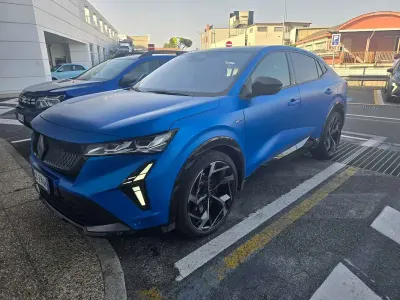 Usata Renault Rafale 300 CV (220 kW) 2024 Blu/azzurro SUV