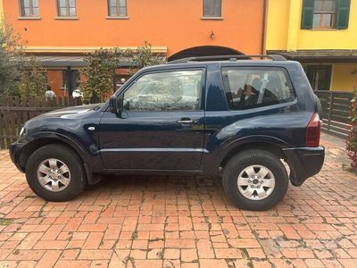 Usata Mitsubishi Pajero 160 CV (117 kW) 2004 Blu/azzurro SUV