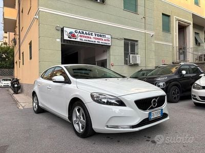 Usata Volvo V40 Momentum 120 CV (88 kW) 2017 Bianco Station wagon