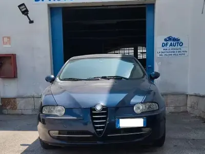 Usata Alfa Romeo 147 Distinctive 116 CV (85 kW) 2004 Blu Utilitaria