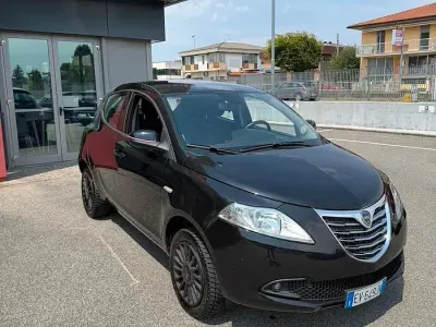 Usata Lancia Ypsilon 80 CV (58 kW) 2014 Nero Utilitaria