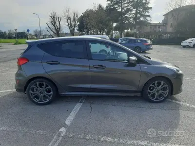 Usata Ford Fiesta ST-Line 120 CV (88 kW) 2018 Grigio Utilitaria