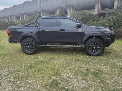 Second-hand Toyota HiLux 204 CP (150 kW) 2021 Negru Pickup