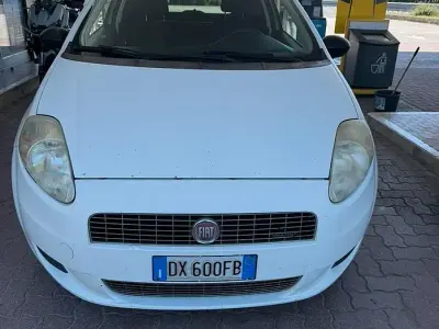 Usata Fiat Grande Punto 75 CV (55 kW) 2009 Bianco Utilitaria