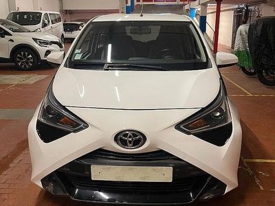 Usata Toyota Aygo X-play 72 CV (52 kW) 2021 Bianco Utilitaria