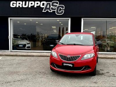 Usata Lancia Ypsilon Gold 70 CV (51 kW) 2022 Rosso Utilitaria