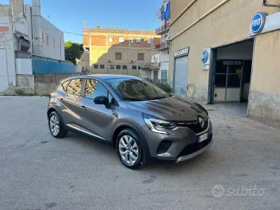 Käytetty Renault Captur Business 95 HP (69 kW) 2021 Harmaa Katumaasturi