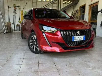 Usata Peugeot 208 Allure 102 CV (75 kW) 2022 Rosso Utilitaria
