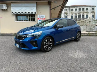 Usata Renault Clio V Techno 91 CV (66 kW) 2025 Bluazzurro Berlina