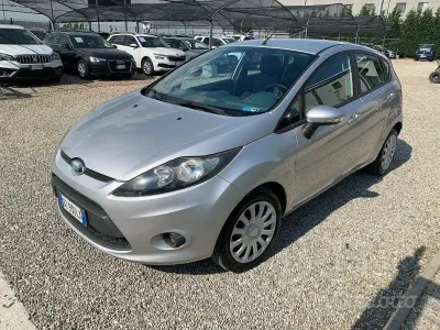 Gebraucht Ford Fiesta 97 PS (71 kW) 2009 Grau Limousine
