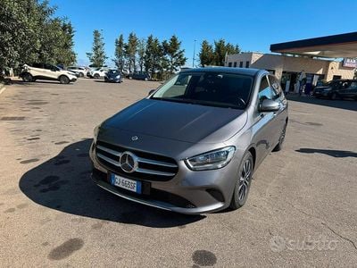 Usata Mercedes B180 116 CV (85 kW) 2022 Grigio Monovolume