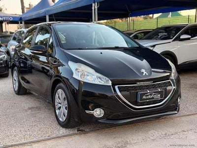 Usata Peugeot 208 Allure 68 CV (50 kW) 2012 Nero Utilitaria