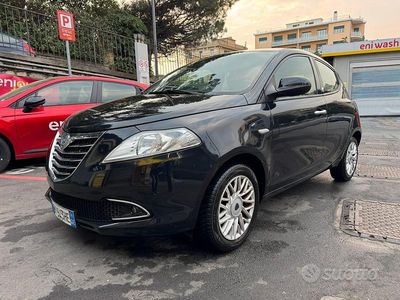 Usata Lancia Ypsilon 69 CV (50 kW) 2014 Nero Utilitaria