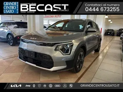 Nuova Kia e-Niro 50 kW (68 CV) 2026 Grigio metallizzato SUV