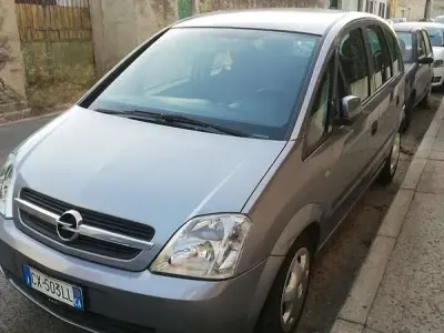 Usata Opel Meriva Enjoy 90 CV (66 kW) 2005 Argento Monovolume