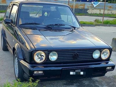 Begagnad VW Golf II 54 HK (39 kW) 1983 Svart Halvkombi