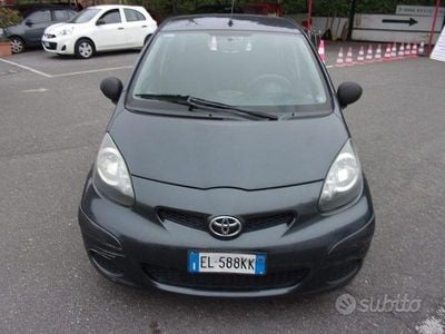 Usata Toyota Aygo Connect Style 68 CV (50 kW) 2012 Grigio Utilitaria