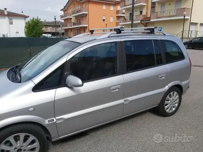 Usata Opel Zafira 101 CV (74 kW) 2005 Grigio Monovolume