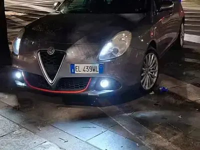 Usata Alfa Romeo Giulietta 120 CV (88 kW) 2012 Grigio Utilitaria