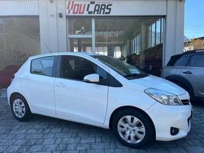 Usata Toyota Yaris Active 69 CV (50 kW) 2014 Bianco Utilitaria