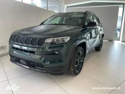 Nuova Jeep Compass North 241 CV (177 kW) 2025 Techno green + tetto nero SUV