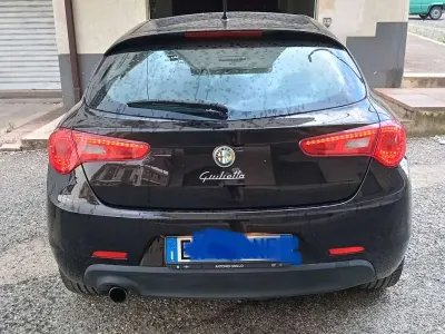 Usata Alfa Romeo Giulietta Distinctive 105 CV (77 kW) 2011 Nero Utilitaria