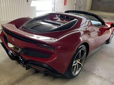 Usata Ferrari 296 663 CV (487 kW) 2023 Rosso Cabrio