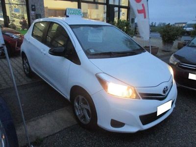 usata Toyota Yaris 1.0 5 porte Active - NEOPATENTATI