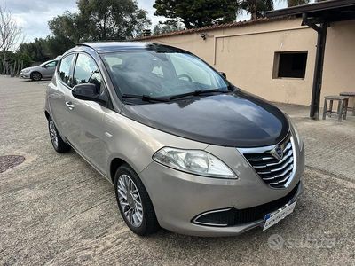Usata Lancia Ypsilon Platinum 69 CV (50 kW) 2012 Grigio Utilitaria