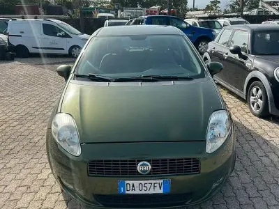 Usata Fiat Grande Punto 65 CV (47 kW) 2006 Verde Utilitaria