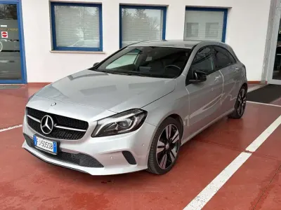 Usata Mercedes A200 Executive 136 CV (100 kW) 2017 Grigio Utilitaria