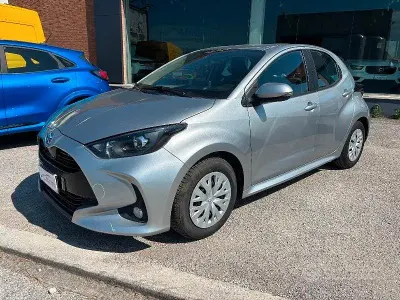 Begagnad Toyota Yaris Business Edition 72 HK (52 kW) 2022 Blå Halvkombi