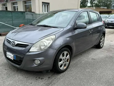Usata Hyundai i20 Edition 75 CV (55 kW) 2011 Grigio Utilitaria