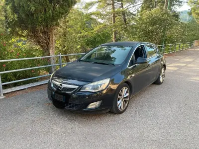 Usata Opel Astra 105 CV (77 kW) 2010 Berlina